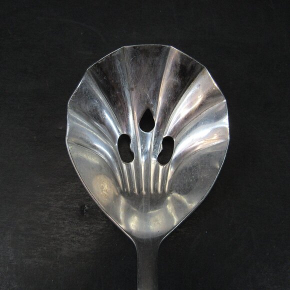 International Stainless China Scalloped Shell Shaped Slotted Serving Spoon 8.25" - Picture 2 of 7